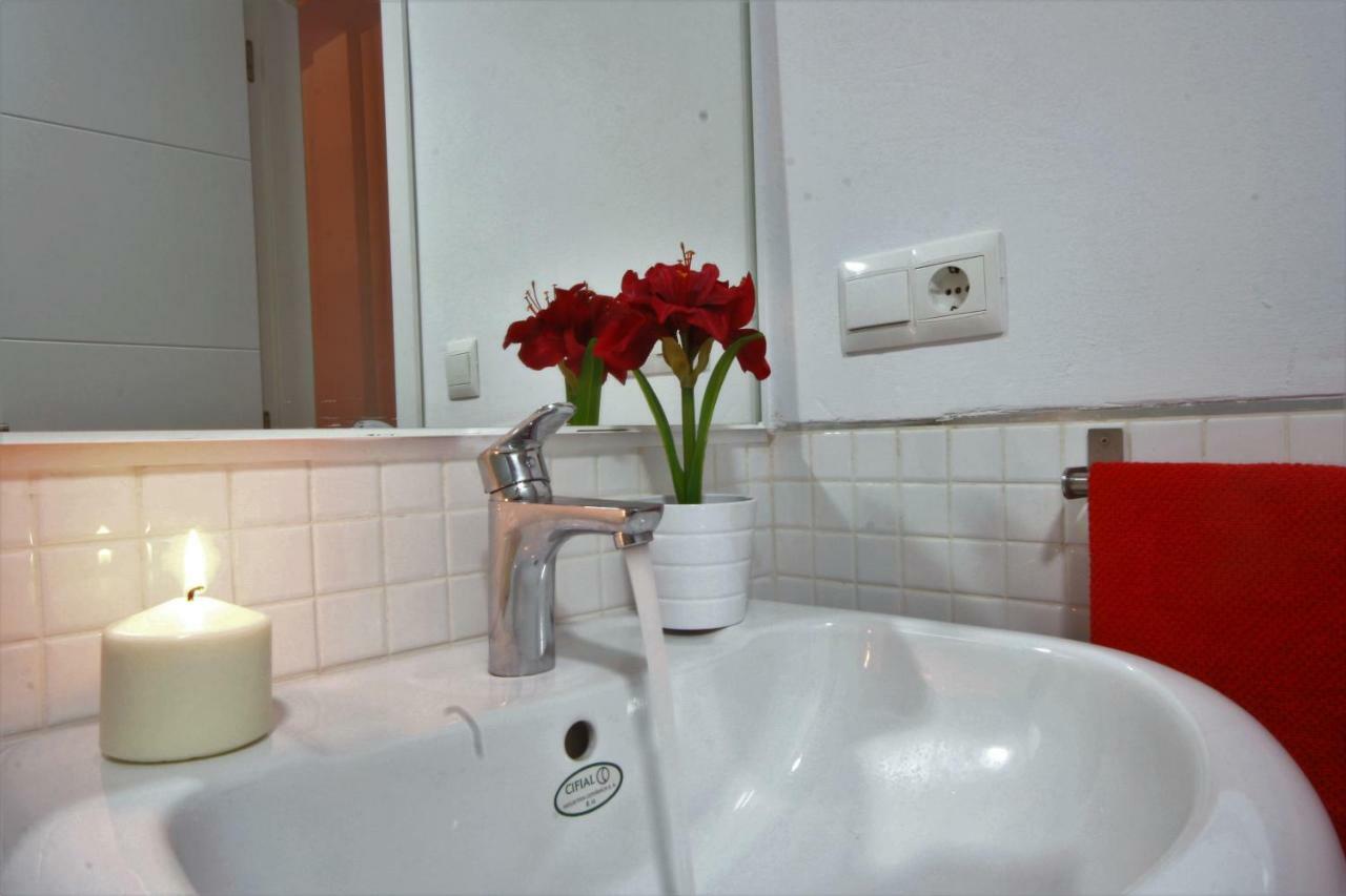 Apartamento Vacacional Carmona Apartment Екстериор снимка